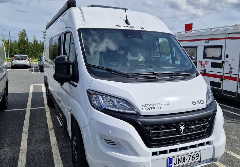 SUNLIGHT_CLIFF_640_1